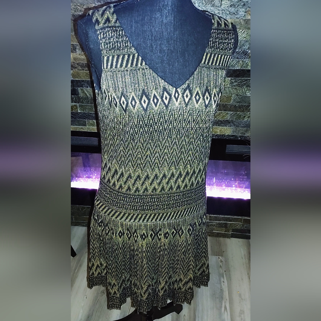 Elegant Black And Gold Patterned Knit Dress Size 4